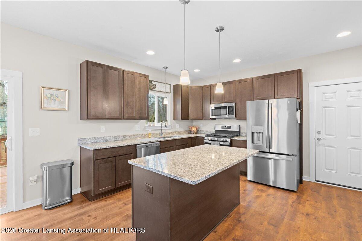 806 Starlight Way Perry, MI 48872 - Photo 4 of 43 25-Media Jett - 25