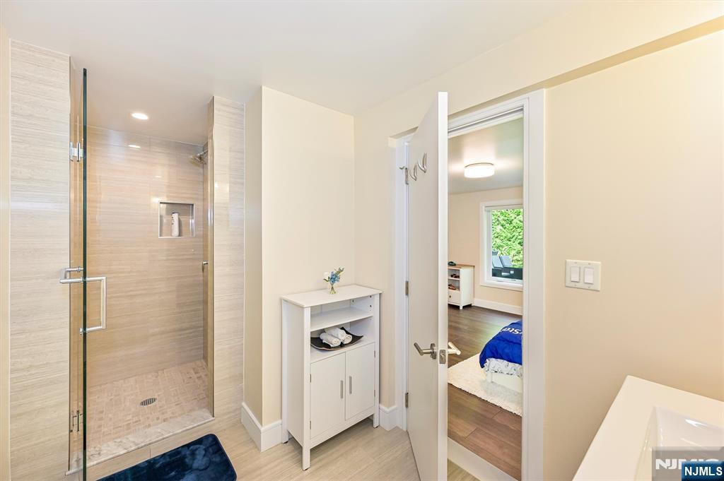 655 Floyd Street Englewood Cliffs, NJ 07632 - Photo 25 of 49