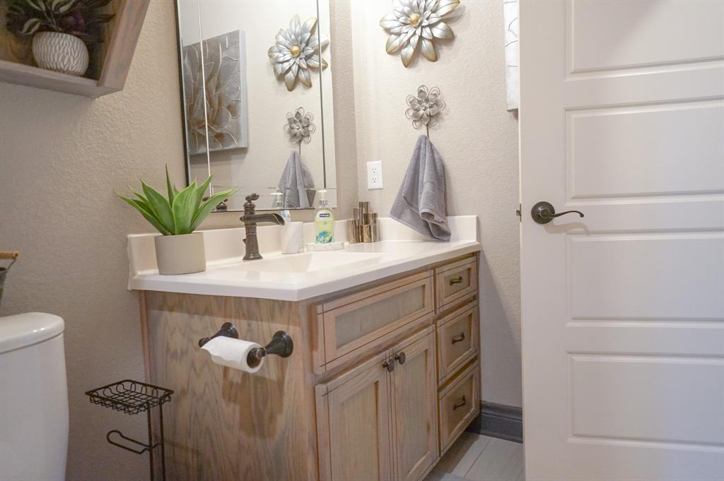 617 Mesquite Tree Road Waco, TX 76705 - Photo 28 of 39 a bathroom with a sink toilet and mirror