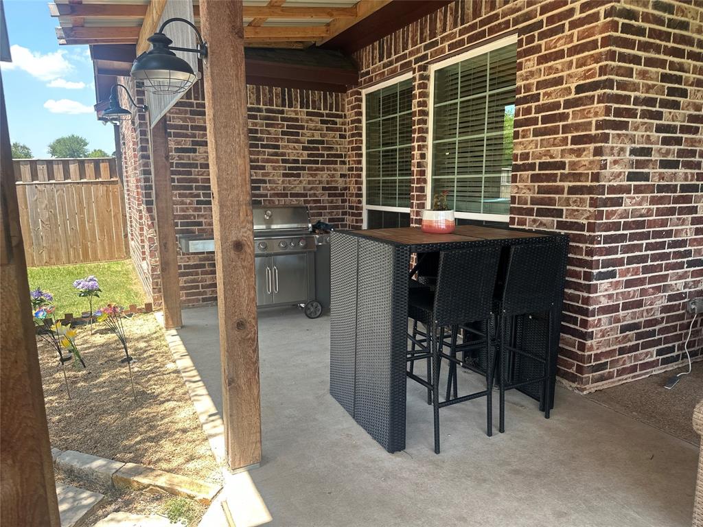 617 Mesquite Tree Road Waco, TX 76705 - Photo 35 of 39 a balcony view with a seating space