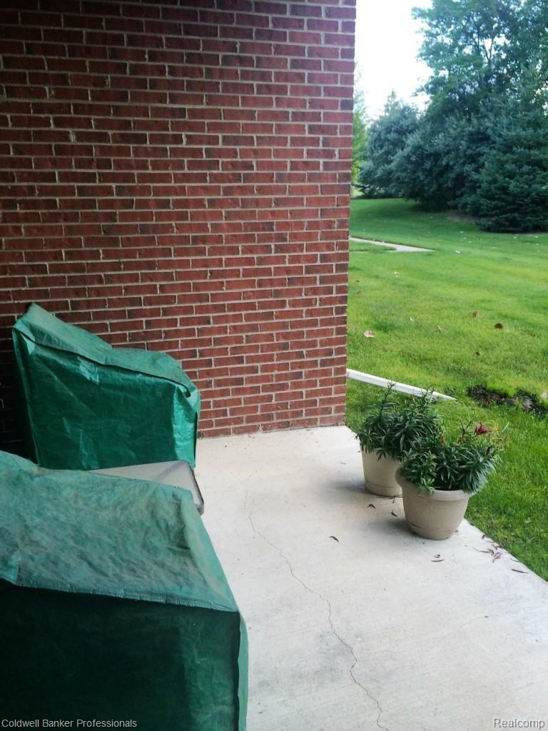 1648 Deepwood Circle Rochester, MI 48307 - Photo 15 of 21 IMG_0955.jpg