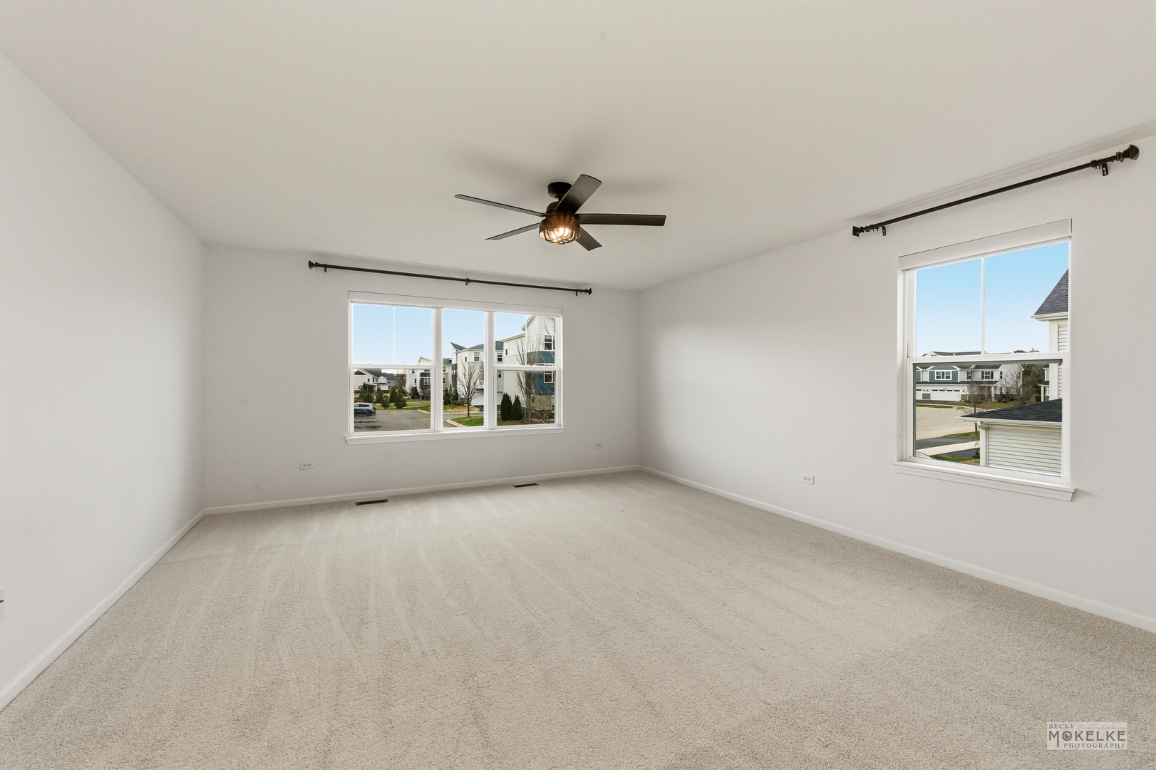 4184 Calder Lane Aurora, IL 60504 - Photo 20 of 35 a view of an empty room with a window