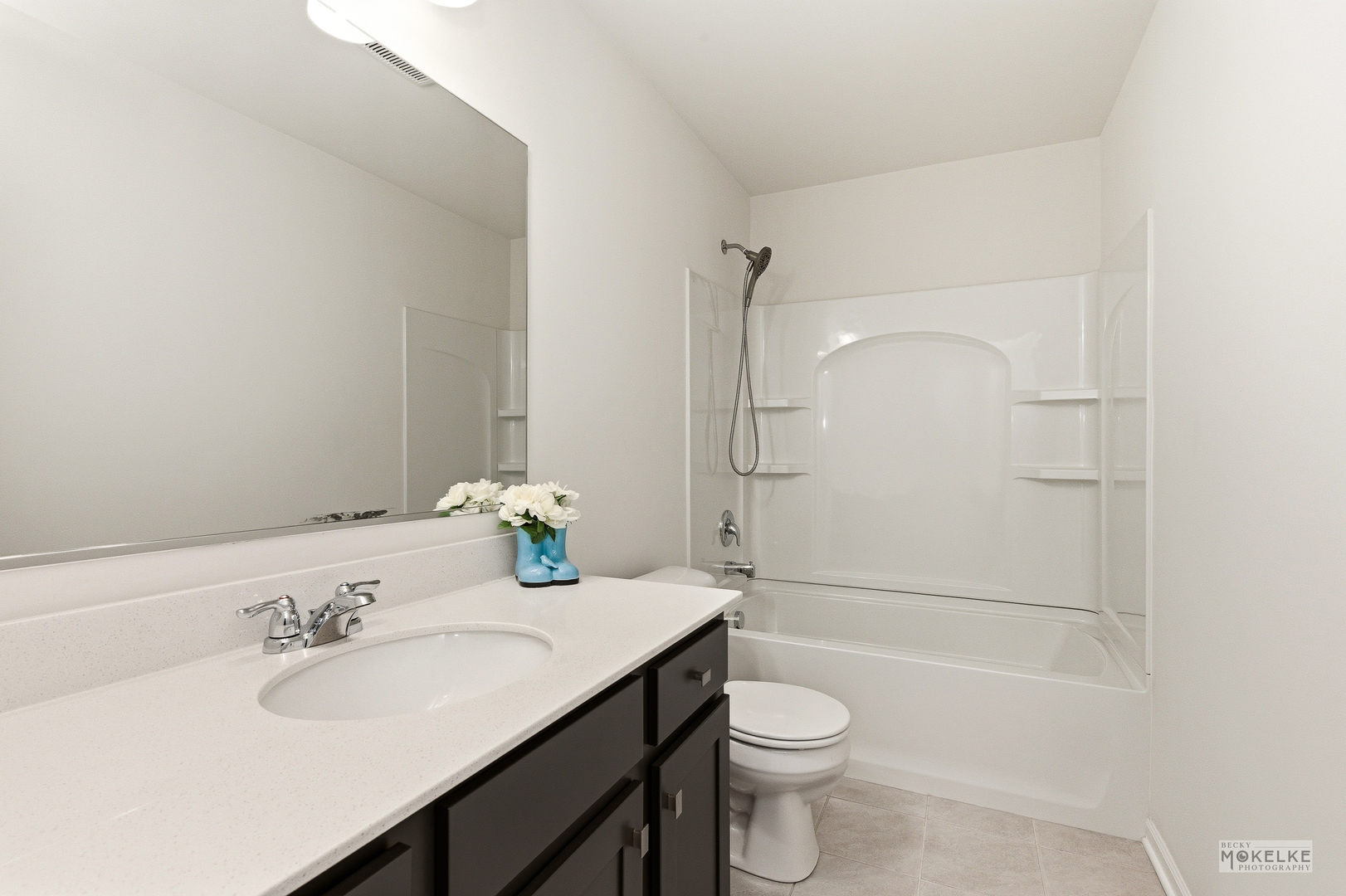 4184 Calder Lane Aurora, IL 60504 - Photo 30 of 35 a bathroom with a sink a toilet and shower