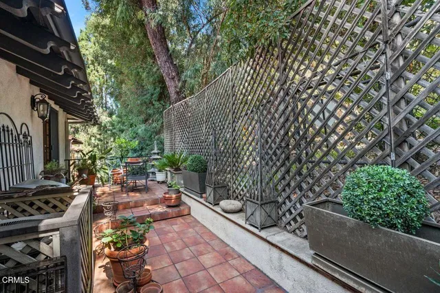 a kitchen that has a table and chairs in it