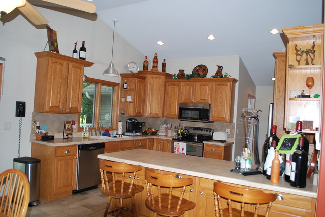 9217 Oak Ridge Drive Rochelle, IL 61068 - Photo 2 of 25 a kitchen with lots of counter top space and furniture