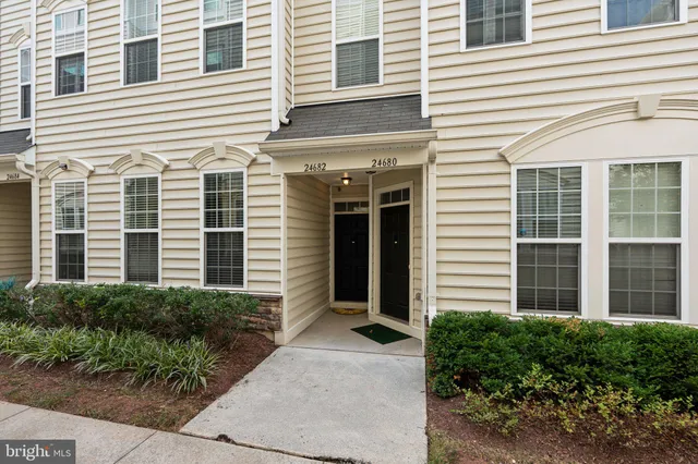 $2,850 | 24682 Lynette Springs Terrace, Chantilly, VA 20152