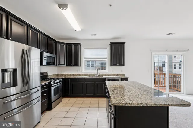 $2,850 | 24682 Lynette Springs Terrace, Chantilly, VA 20152