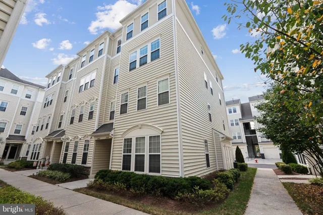 $2,850 | 24682 Lynette Springs Terrace, Chantilly, VA 20152