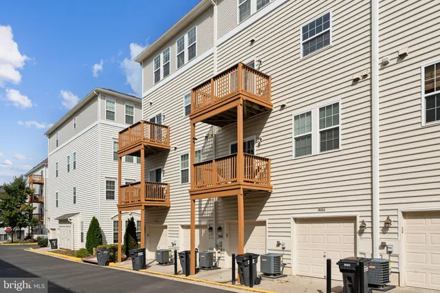 $2,850 | 24682 Lynette Springs Terrace, Chantilly, VA 20152