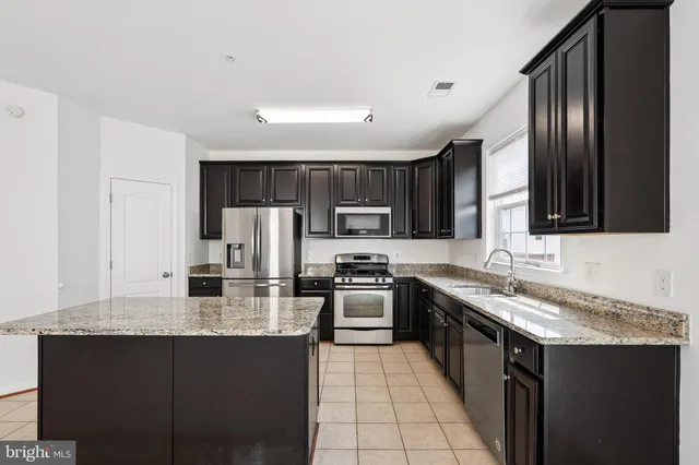 $2,850 | 24682 Lynette Springs Terrace, Chantilly, VA 20152