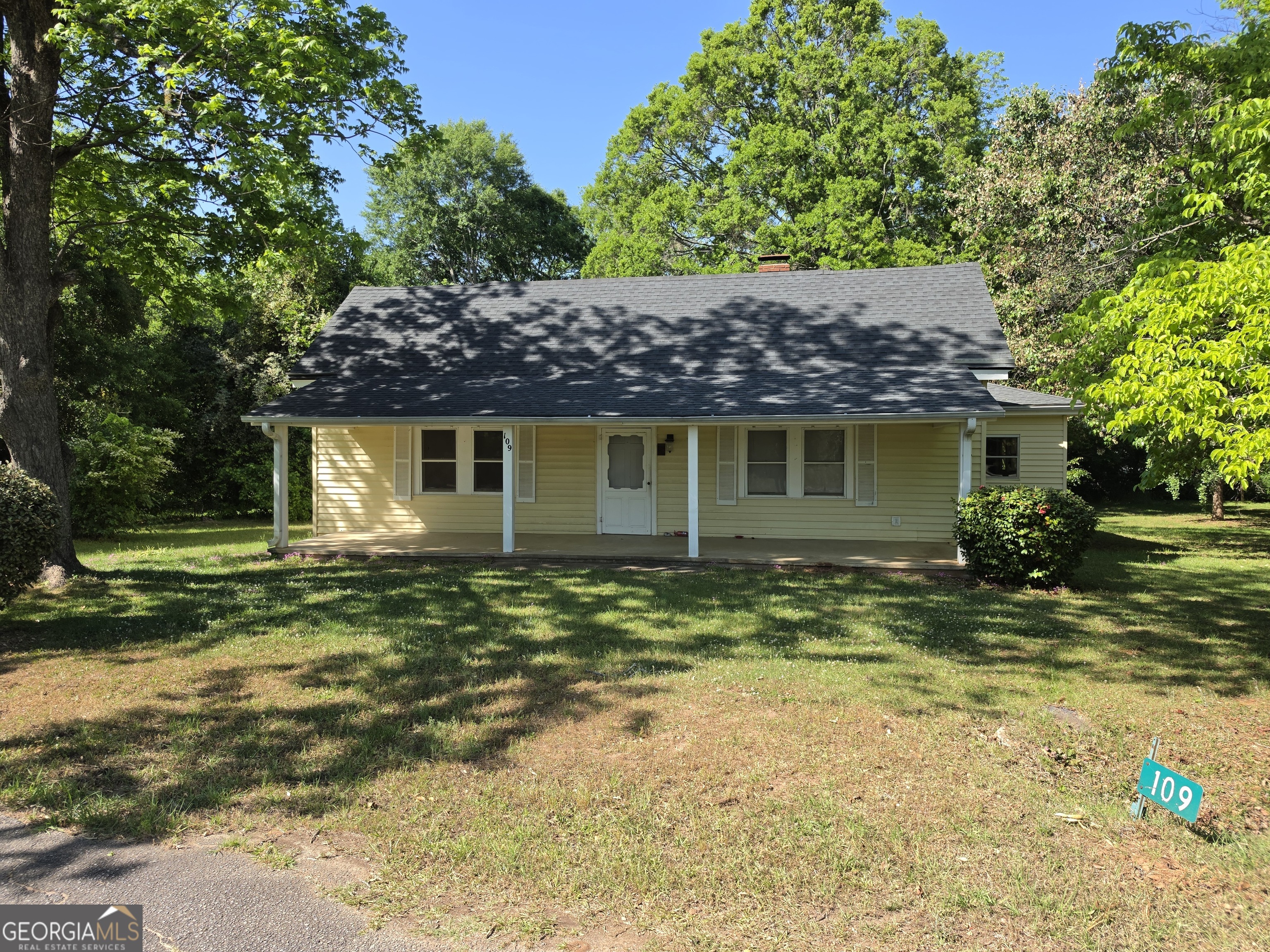 109 Springdale Drive Washington, GA 30673 - Photo 1 of 35 a front view of a house with a garden