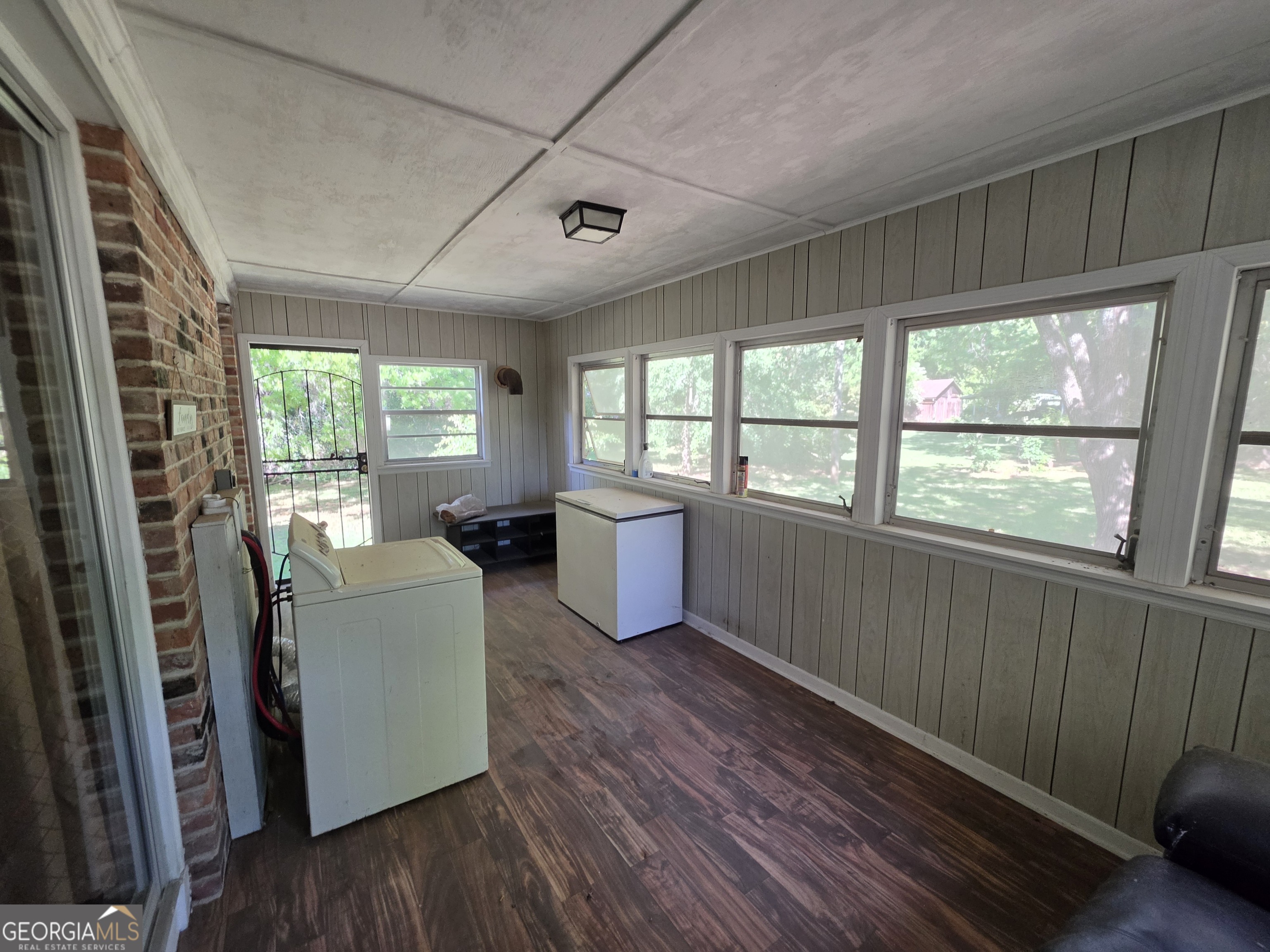 109 Springdale Drive Washington, GA 30673 - Photo 12 of 35 a room with furniture and windows