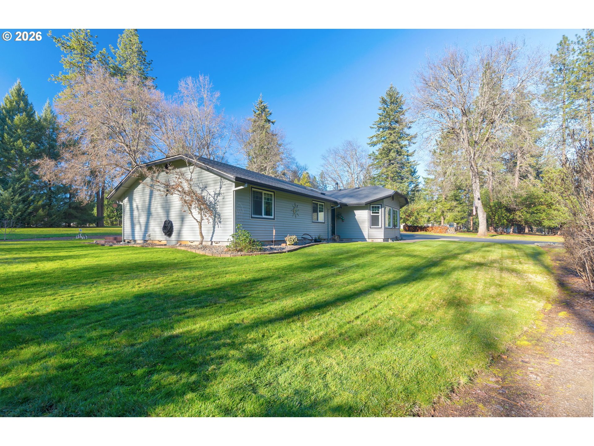 2164 Russell Road Merlin, OR 97532 - Photo 6 of 45