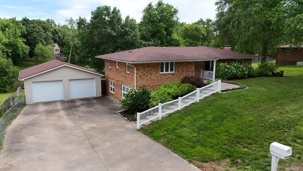 $315,000 | 3900 East Hills Drive, St. Joseph, MO 64503