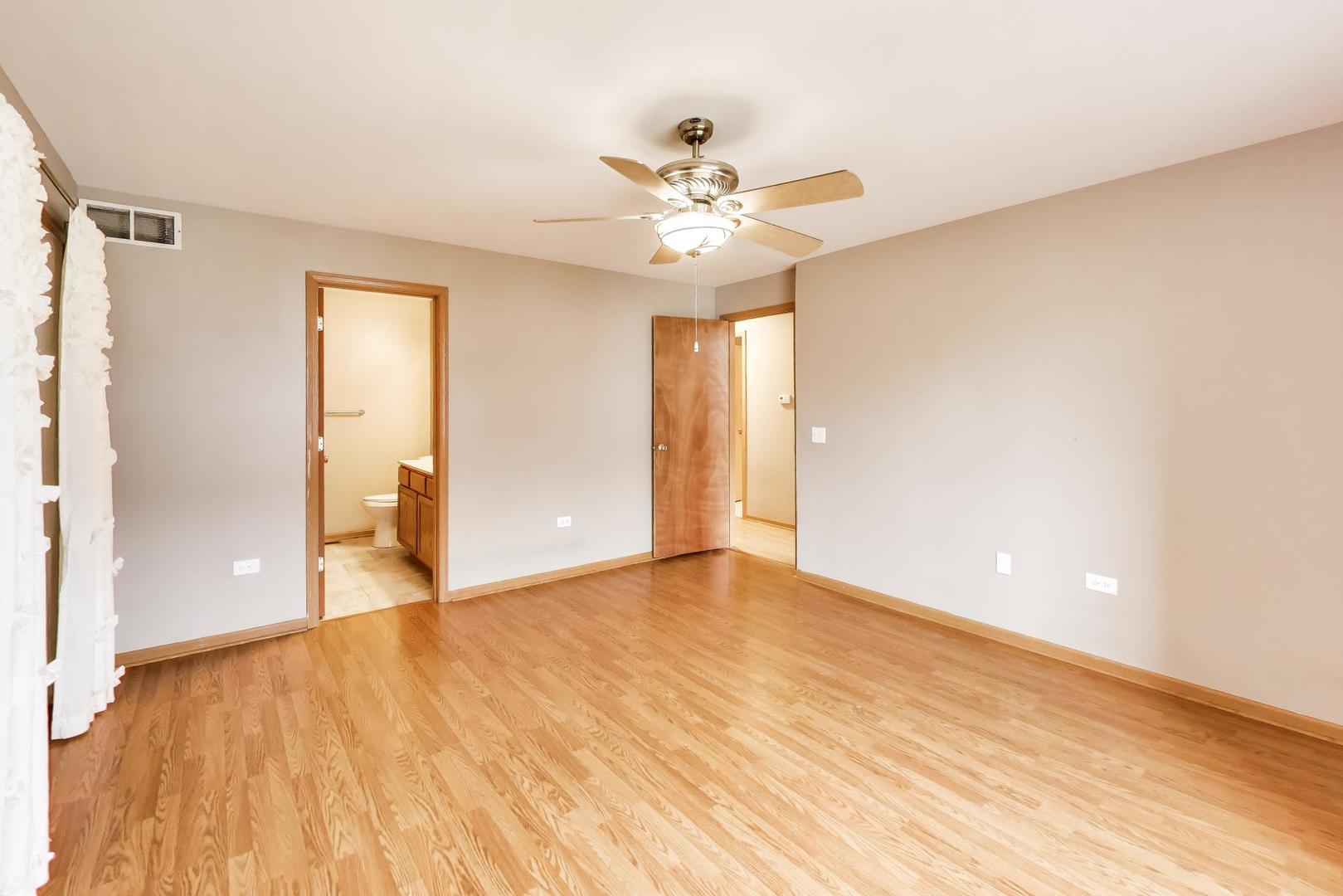 367 Stonington Place, Unit 367 South Elgin, IL 60177 - Photo 12 of 36