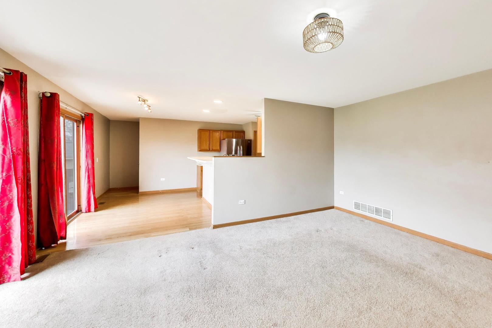 367 Stonington Place, Unit 367 South Elgin, IL 60177 - Photo 4 of 36