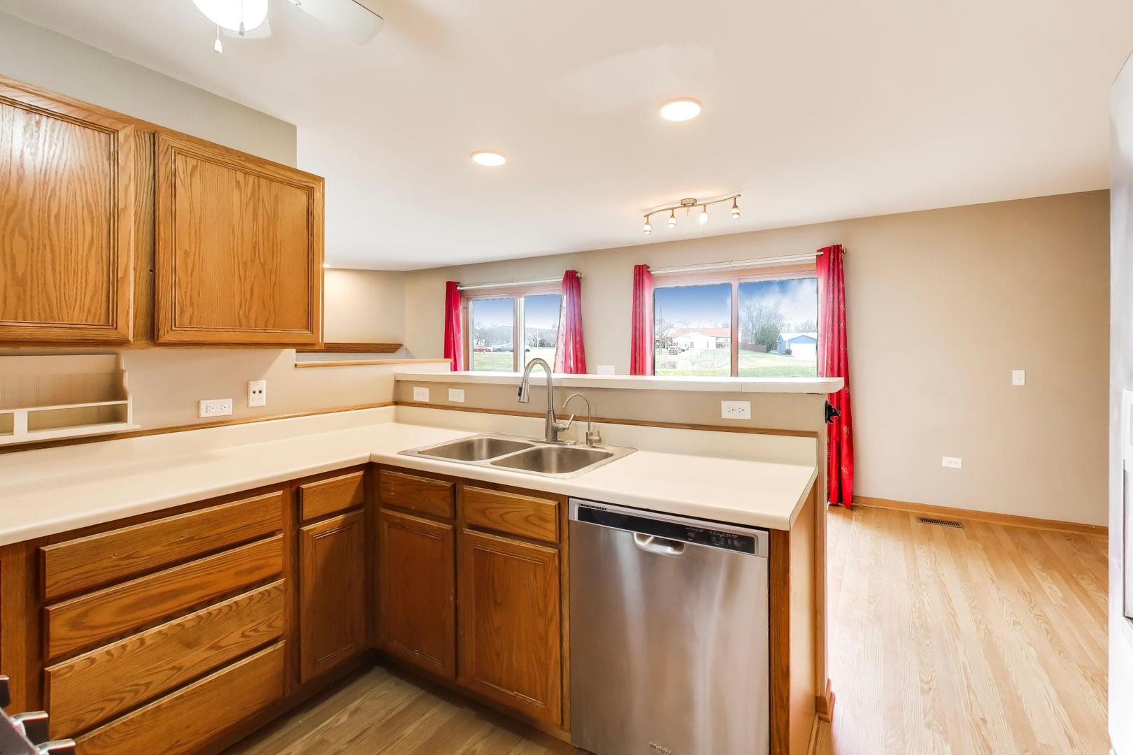 367 Stonington Place, Unit 367 South Elgin, IL 60177 - Photo 9 of 36