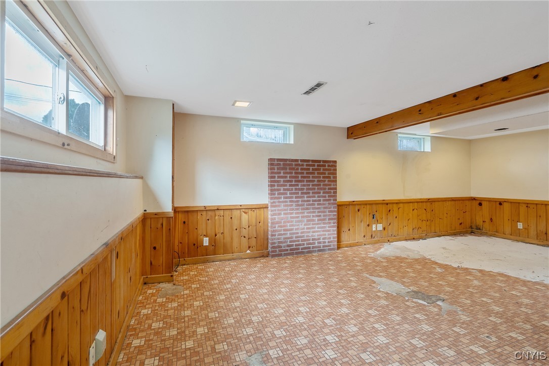 3617 Warners Road Camillus, NY 13209 - Photo 4 of 31 This large room is a wonderful blank canvas to be