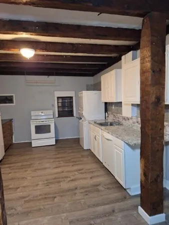 $1,750 | 404 Main Street, Unit 1R, Wareham, MA 02571