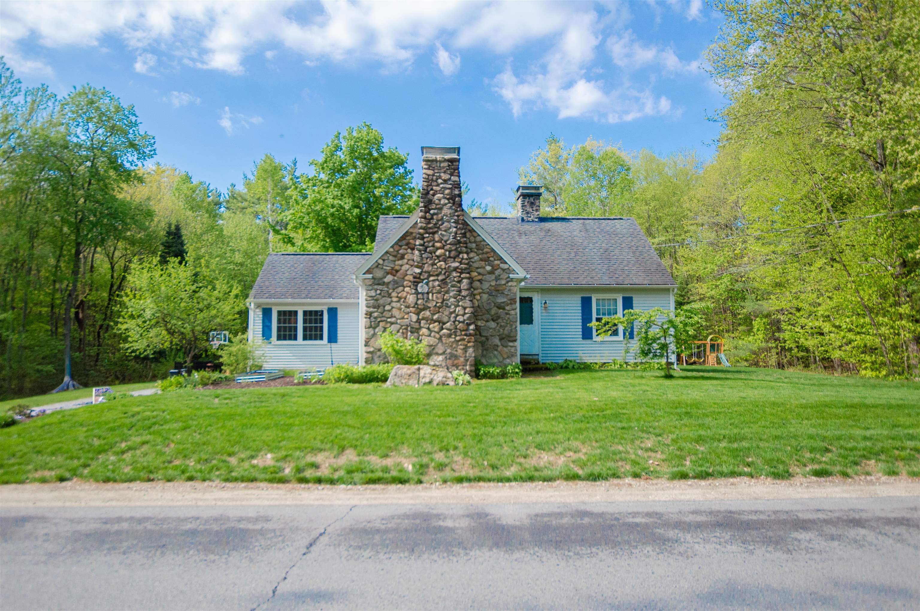 1038 Farrington Corner Road Hopkinton, NH 03229 - Photo 4 of 29 Gallery Image 4