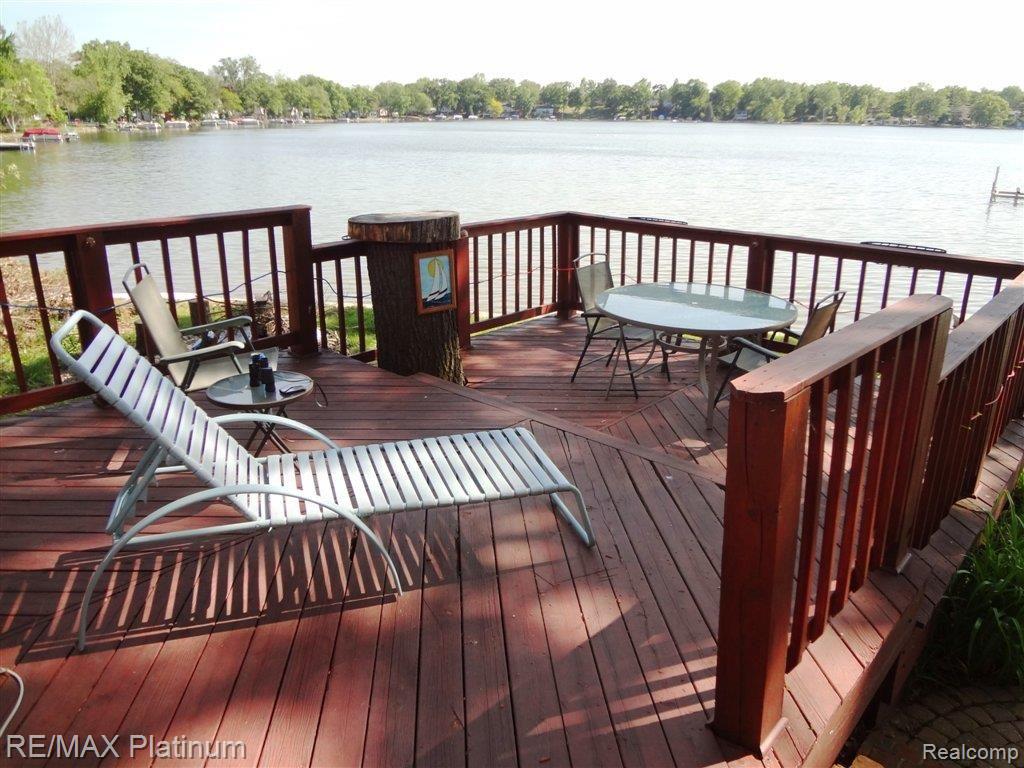3580 Rush Lake Road Pinckney, MI 48169 - Photo 22 of 24 Deck