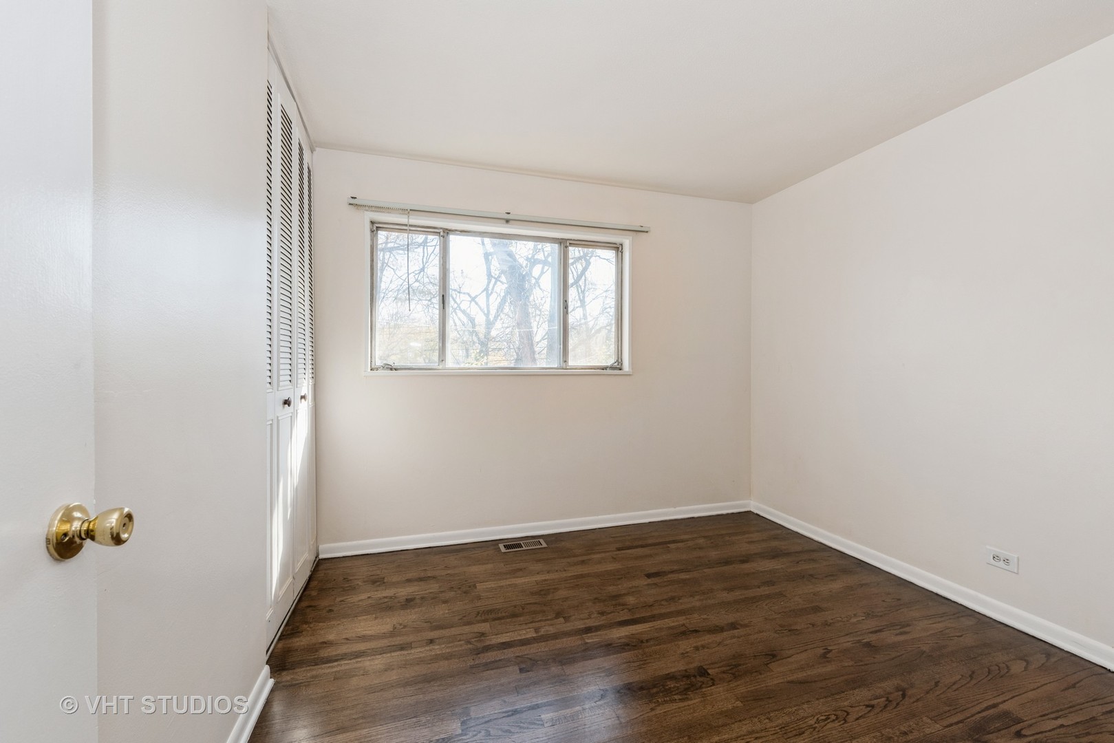 315 Springfield Street Park Forest, IL 60466 - Photo 8 of 13 an empty room with wooden floor and windows