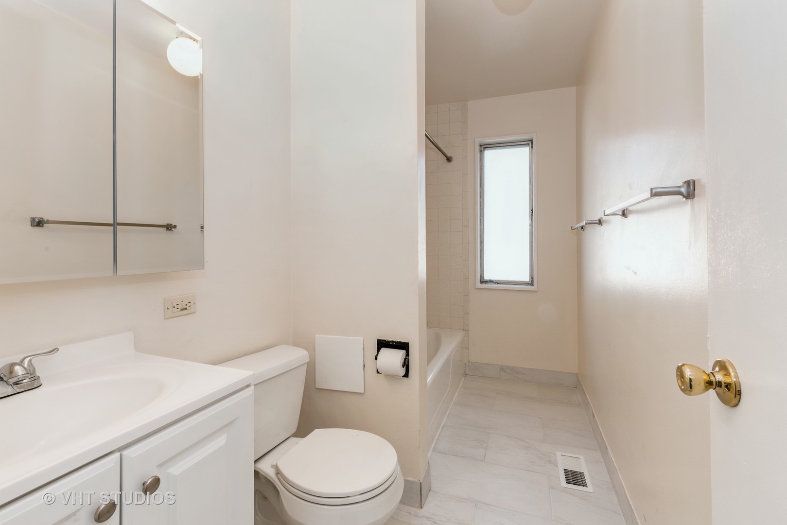 315 Springfield Street Park Forest, IL 60466 - Photo 10 of 13 a bathroom with a sink a toilet and shower