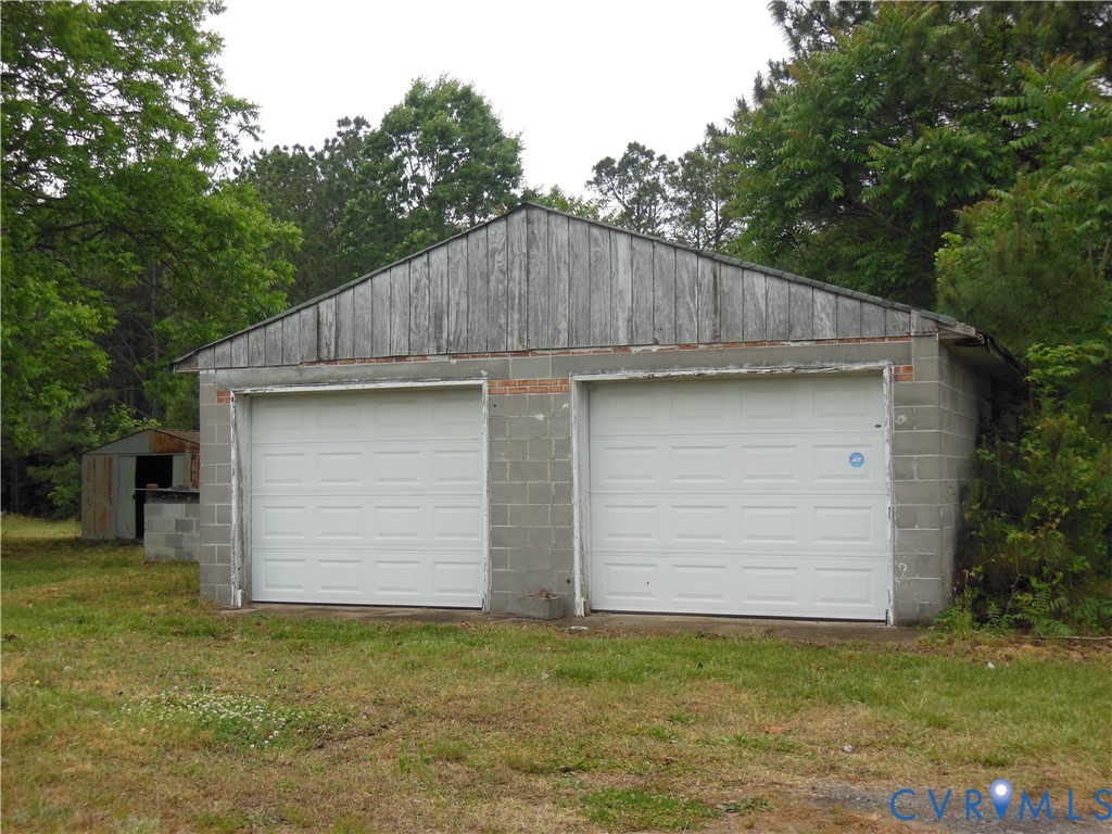 5018 Olgers Road Sutherland, VA 23885 - Photo 5 of 26 2-Car Detached Garage