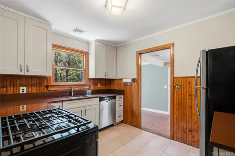 $449,900 | 16 Ocean Avenue, East Patchogue, NY 11772