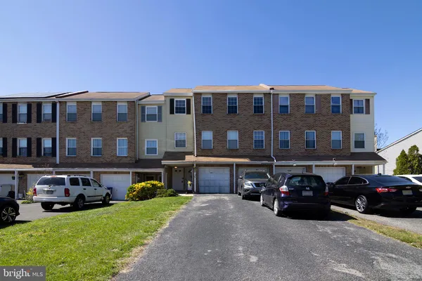 $250,000 | 231 Willow Turn, Mount Laurel, NJ 08054