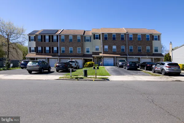 $250,000 | 231 Willow Turn, Mount Laurel, NJ 08054