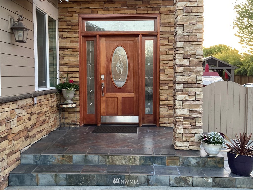 563 Pasco Avenue Northeast Renton, WA 98059 - Photo 2 of 37