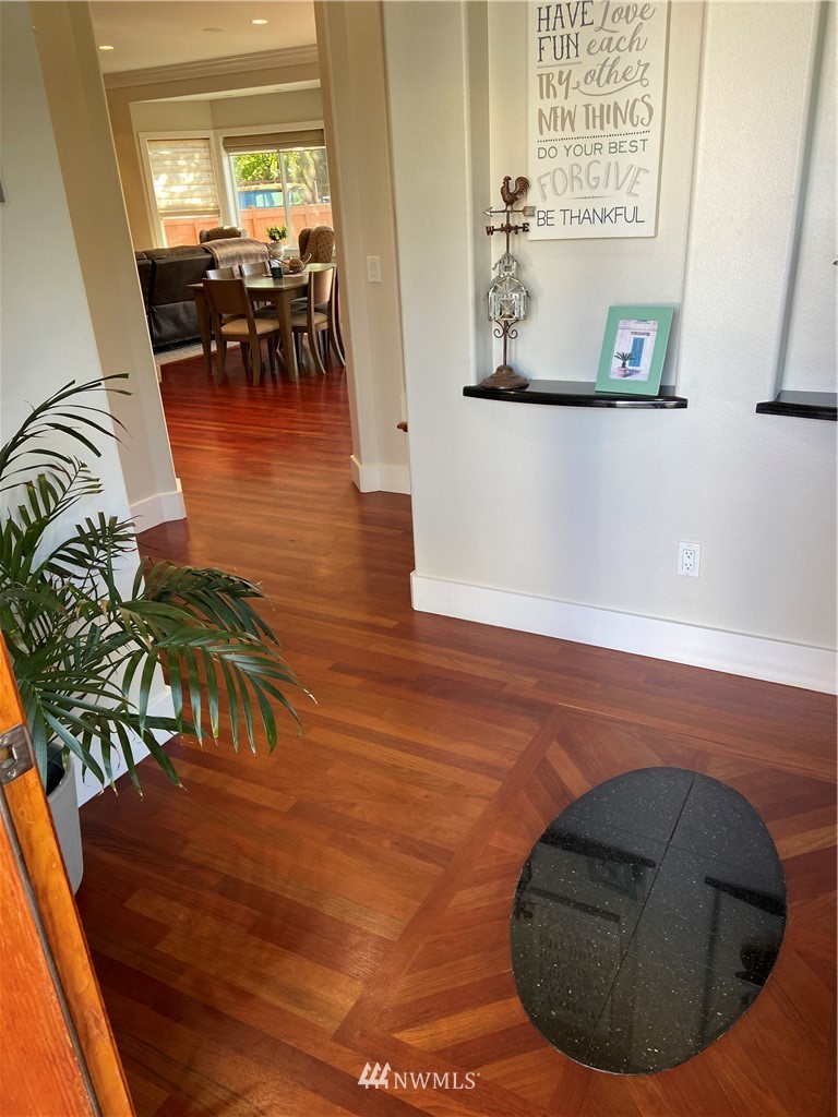 563 Pasco Avenue Northeast Renton, WA 98059 - Photo 3 of 37