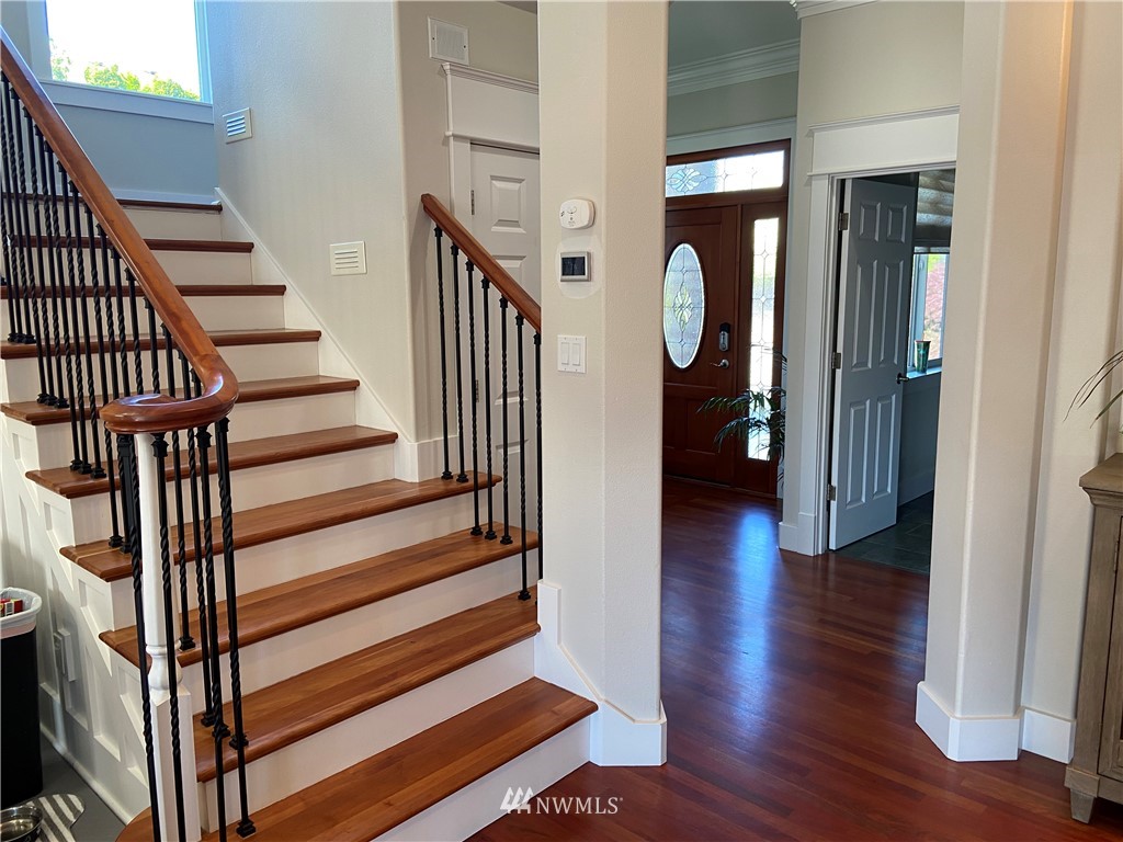 563 Pasco Avenue Northeast Renton, WA 98059 - Photo 4 of 37