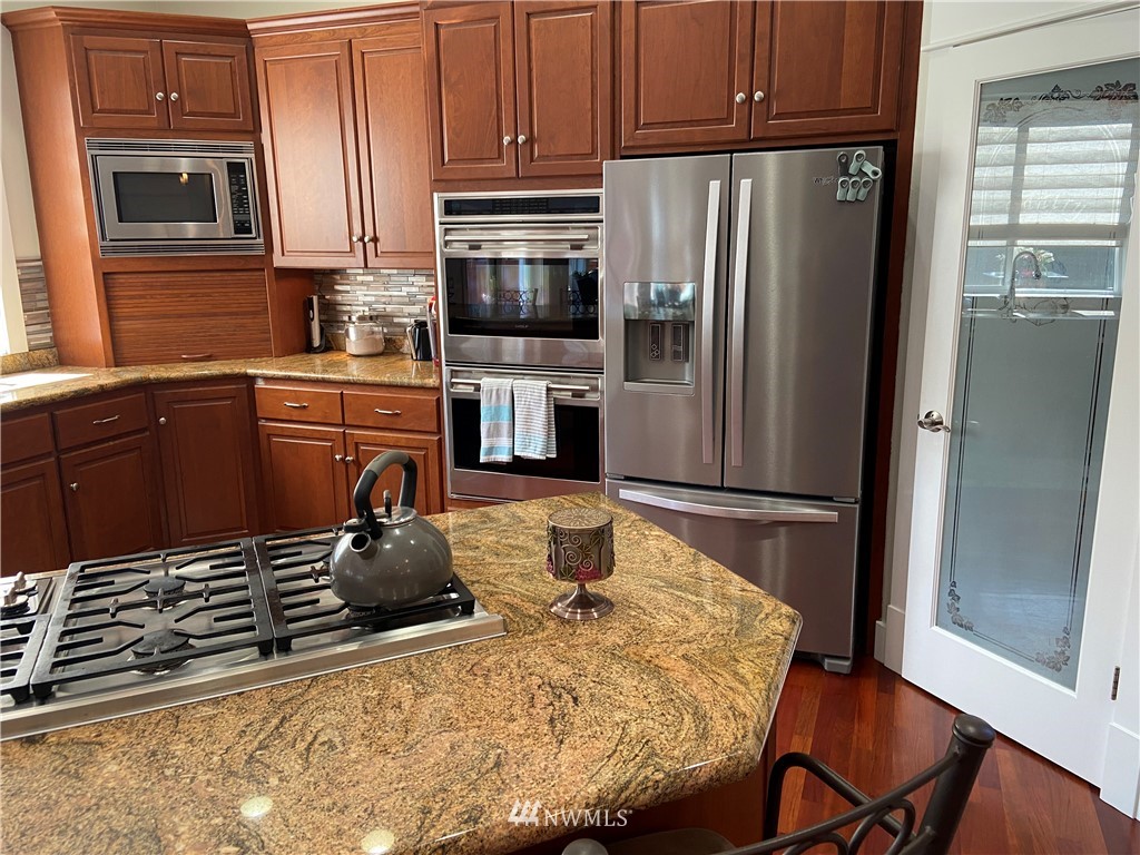 563 Pasco Avenue Northeast Renton, WA 98059 - Photo 6 of 37