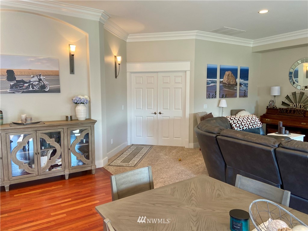 563 Pasco Avenue Northeast Renton, WA 98059 - Photo 10 of 37