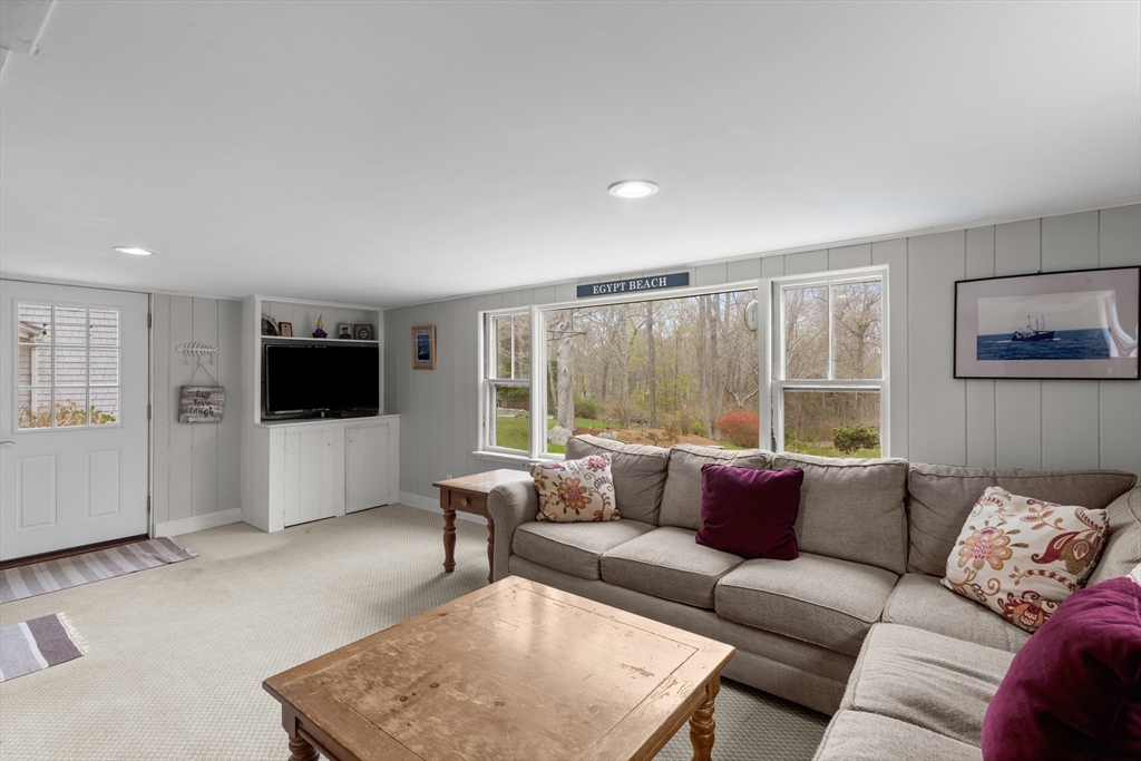 684 Country Way Scituate, MA 02066 - Photo 9 of 39