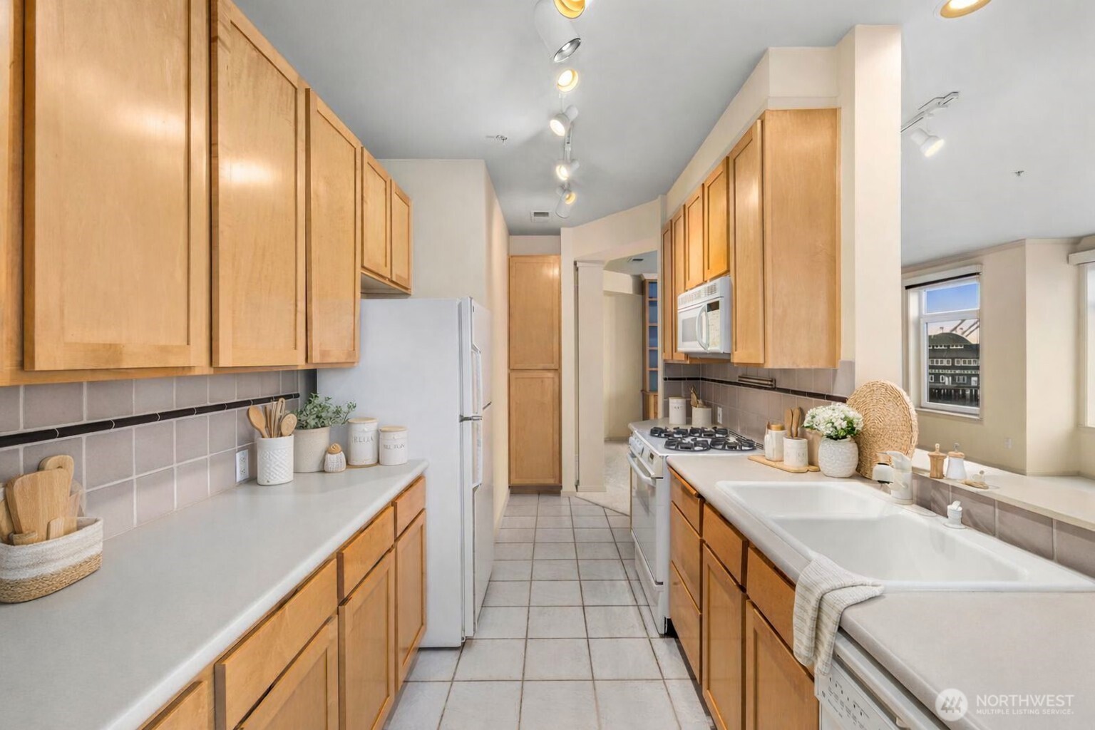 1900 Alaskan Way, Unit 316 Seattle, WA 98101 - Photo 17 of 38