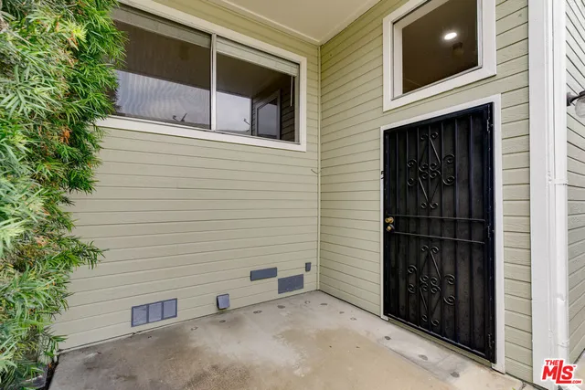 a view of a pathway with a house
