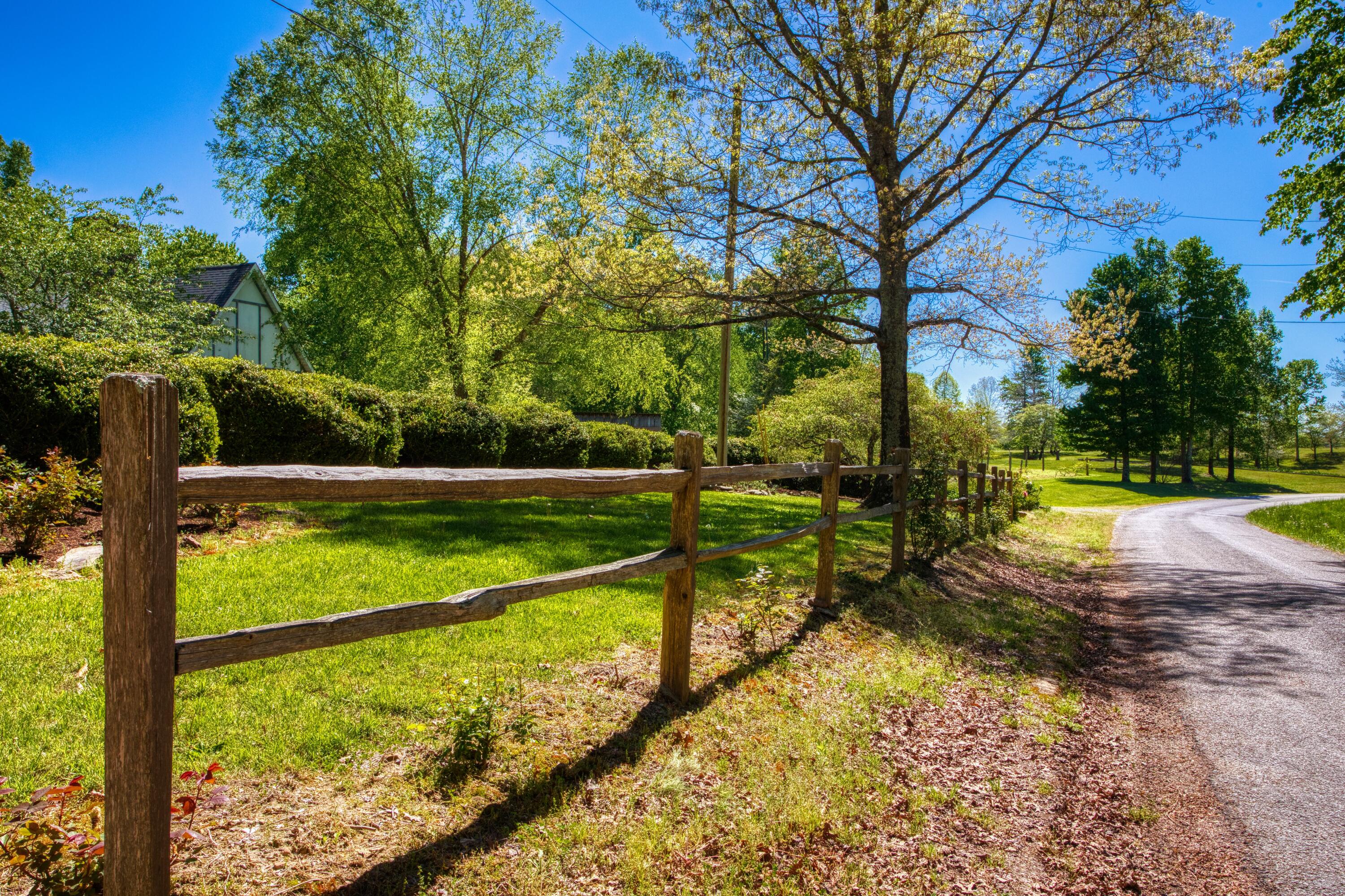 325 Old Wes Baldwin Road Jamestown, TN 38556 - Photo 27 of 37 Landscaping