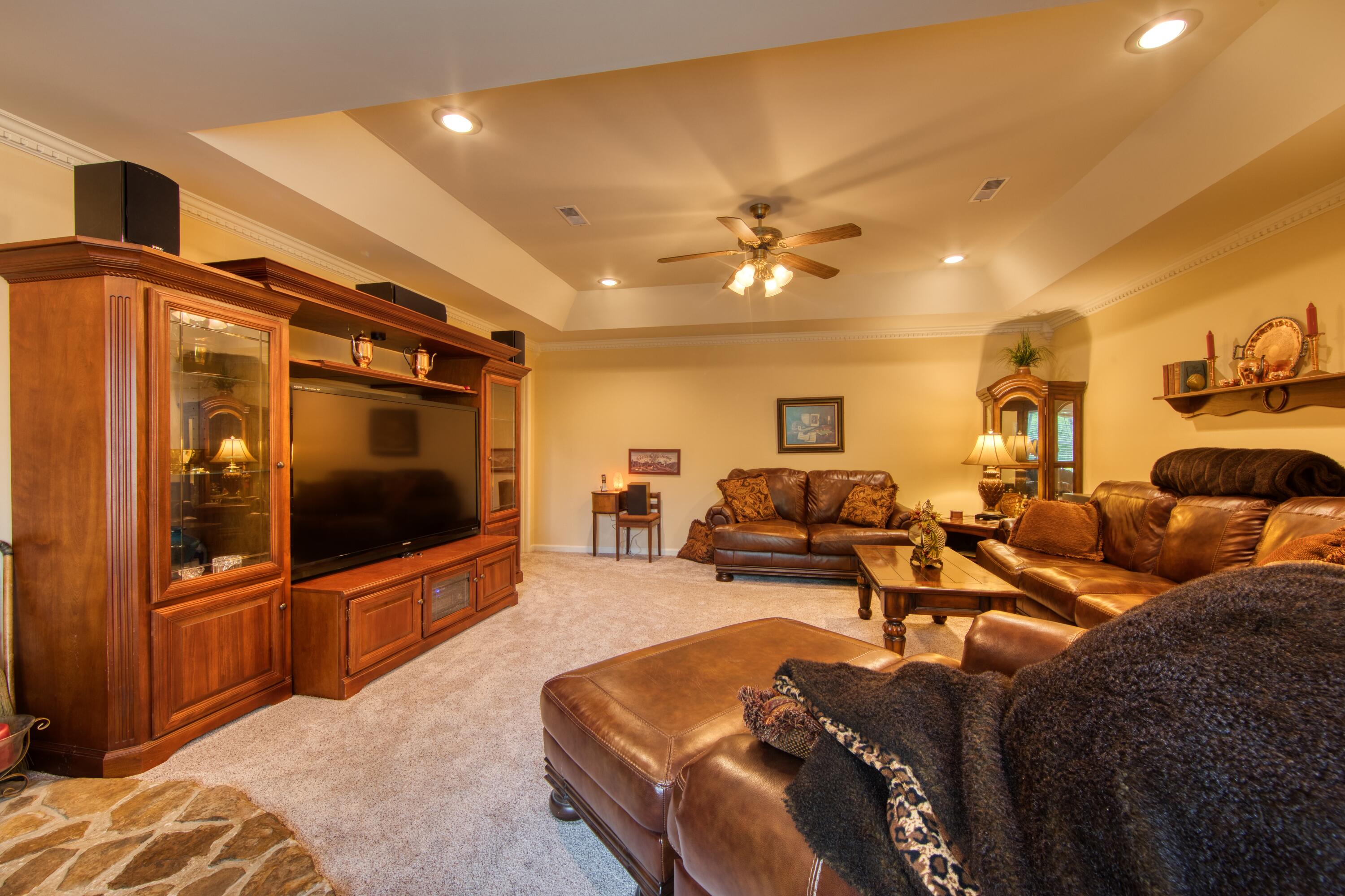 325 Old Wes Baldwin Road Jamestown, TN 38556 - Photo 9 of 37 Family Room