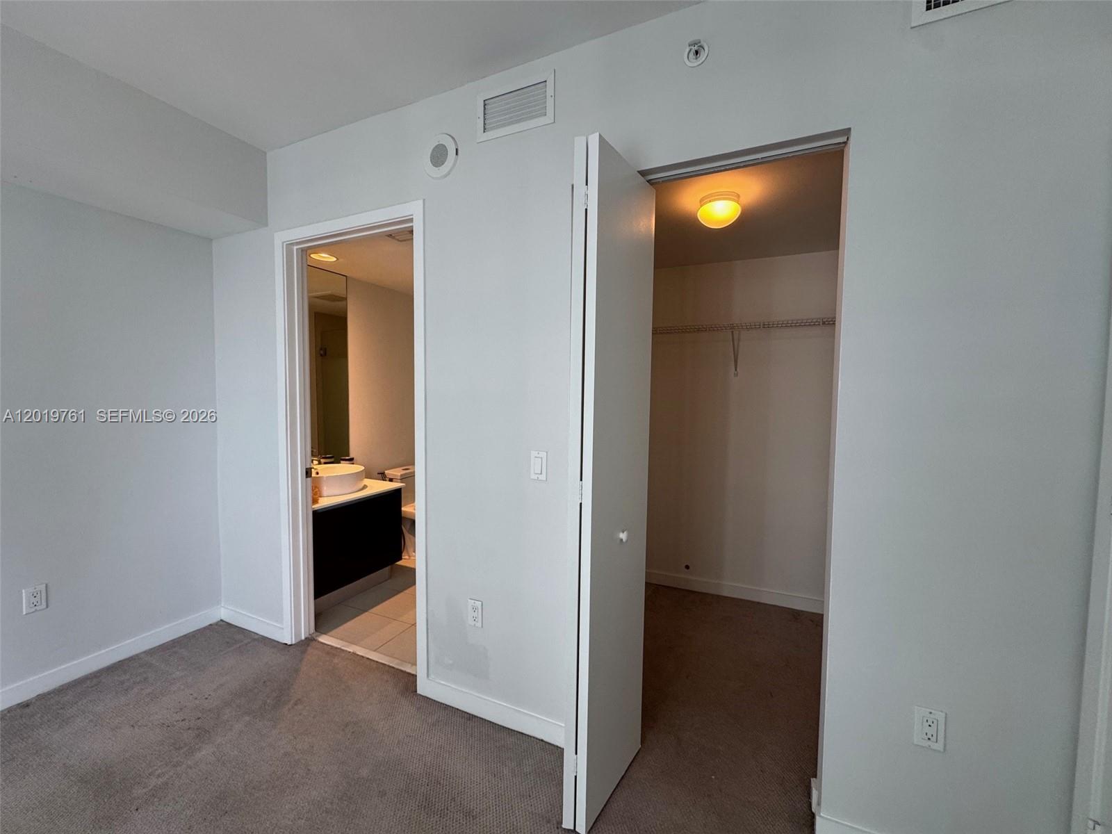 31 Southeast 6th Street, Unit 2004 Miami, FL 33131 - Photo 6 of 16