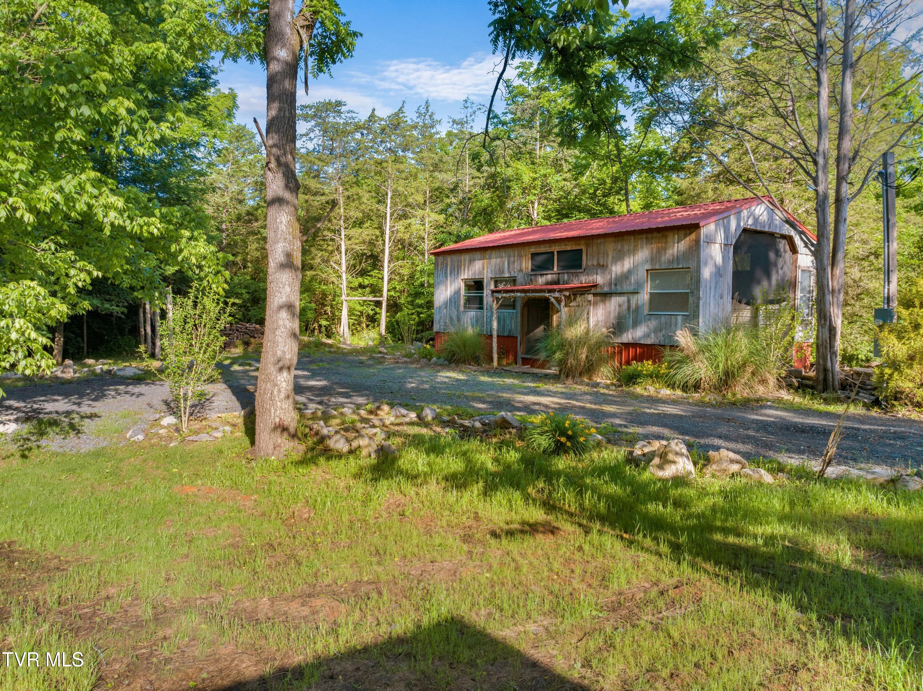 139 Ridge Road Bean Station, TN 37708 - Photo 24 of 32 XJI_20240528083948_0439_D.jpg-SMALL