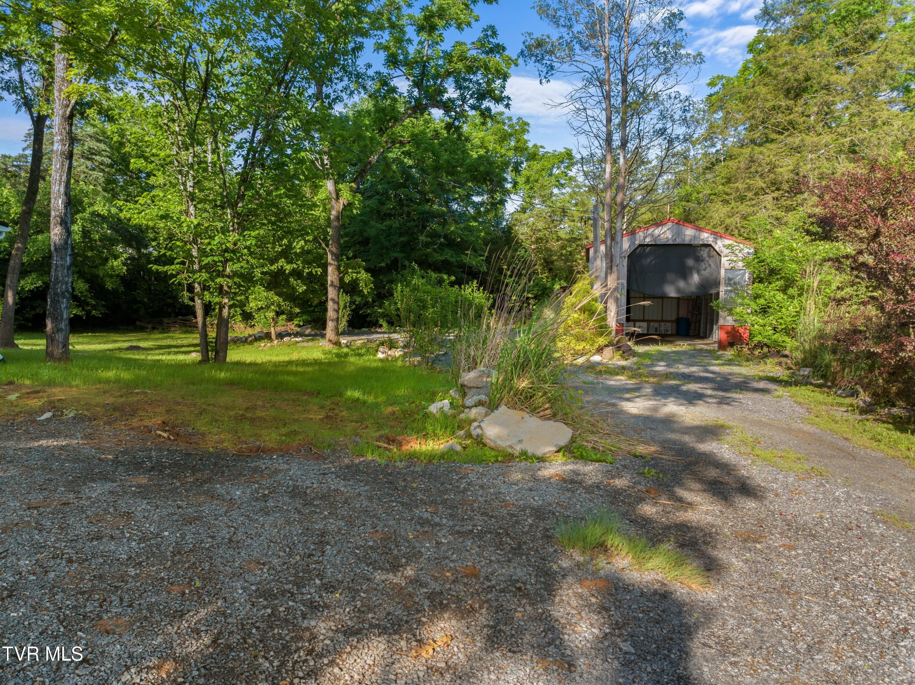 139 Ridge Road Bean Station, TN 37708 - Photo 28 of 32 XJI_20240528084039_0464_D.jpg-SMALL
