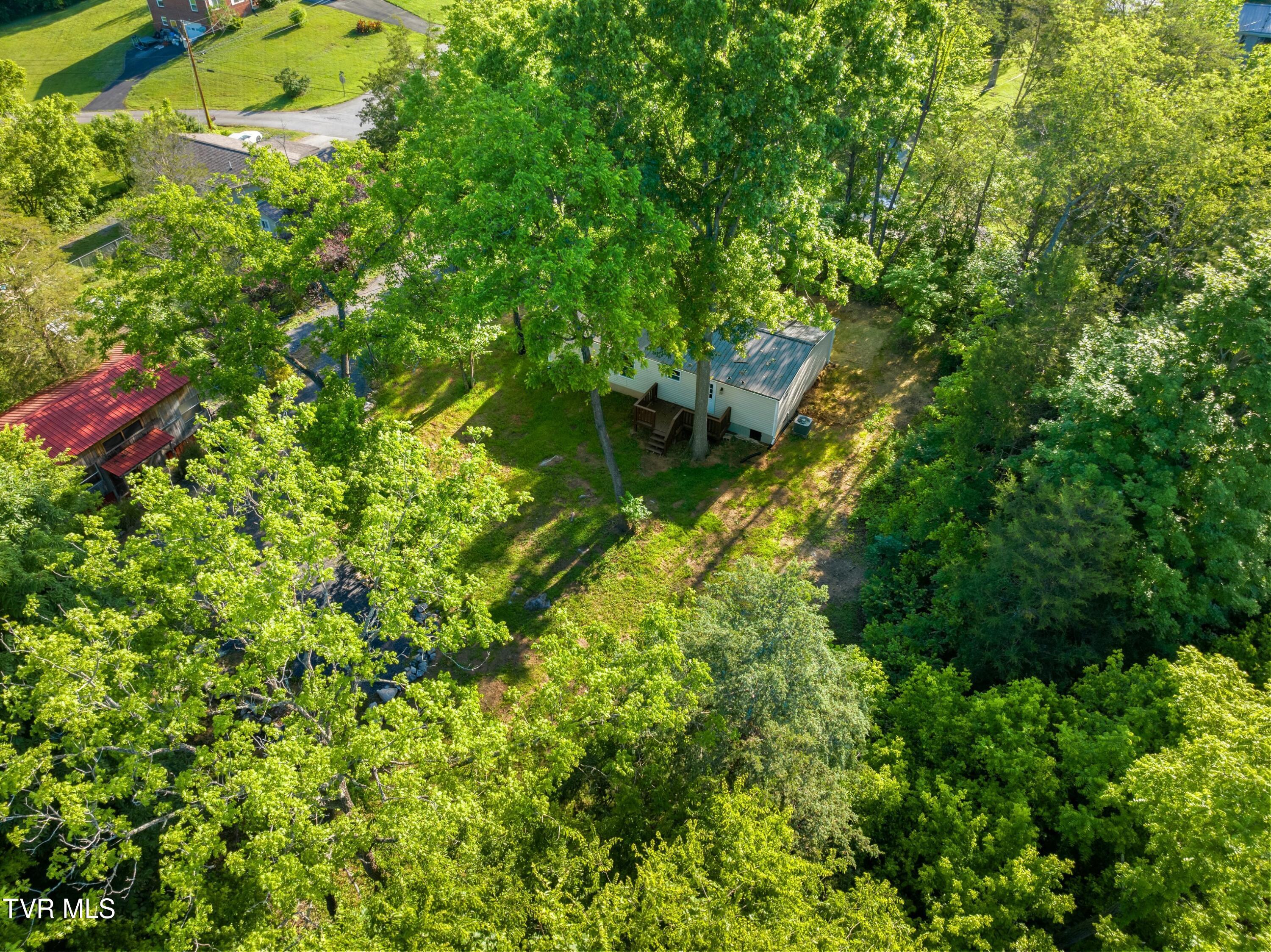 139 Ridge Road Bean Station, TN 37708 - Photo 32 of 32 XJI_20240528084243_0489_D.jpg-SMALL