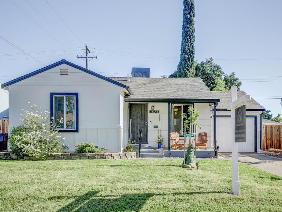 1424 Kitchner Road Sacramento, CA 95822 - Photo 5 of 28 Front of home