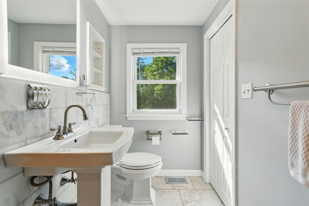56 Frost Road Tyngsboro, MA 01879 - Photo 21 of 36 Gallery Image 21