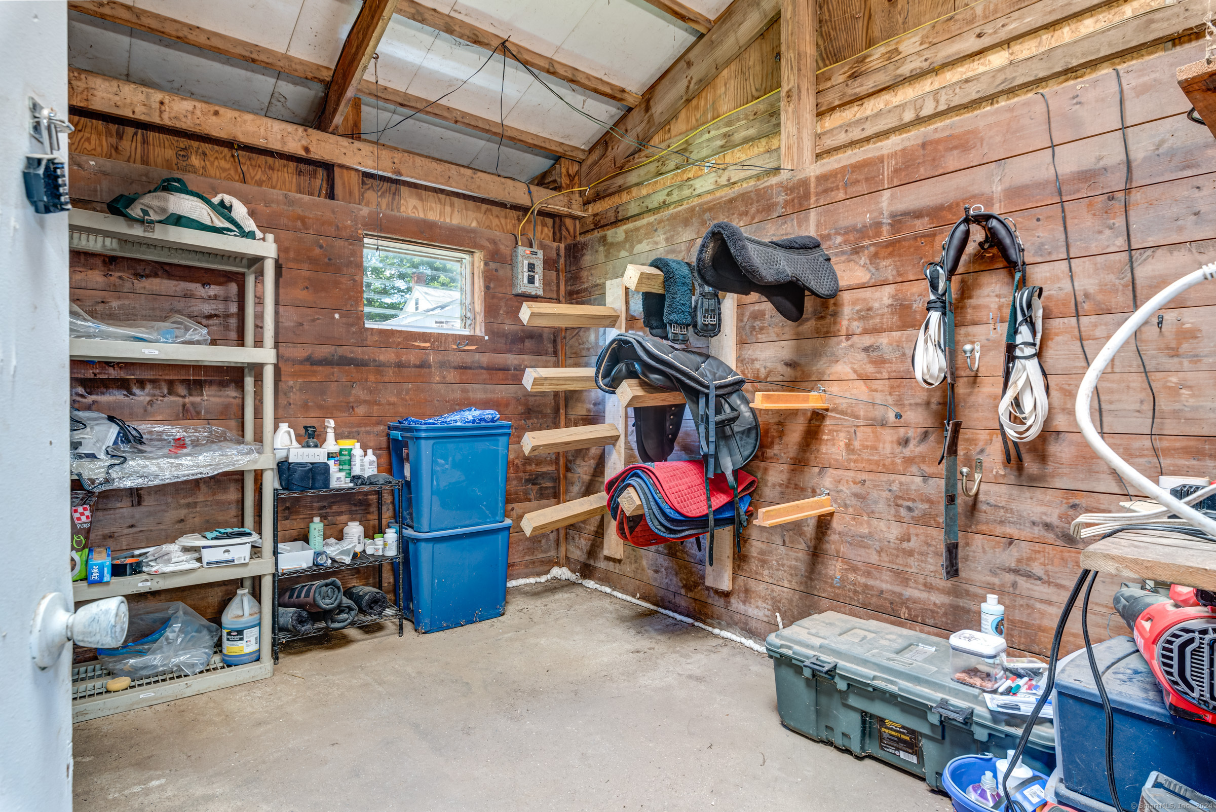402 Perrin Road Woodstock, CT 06281 - Photo 28 of 40 a room with furniture and a book shelf