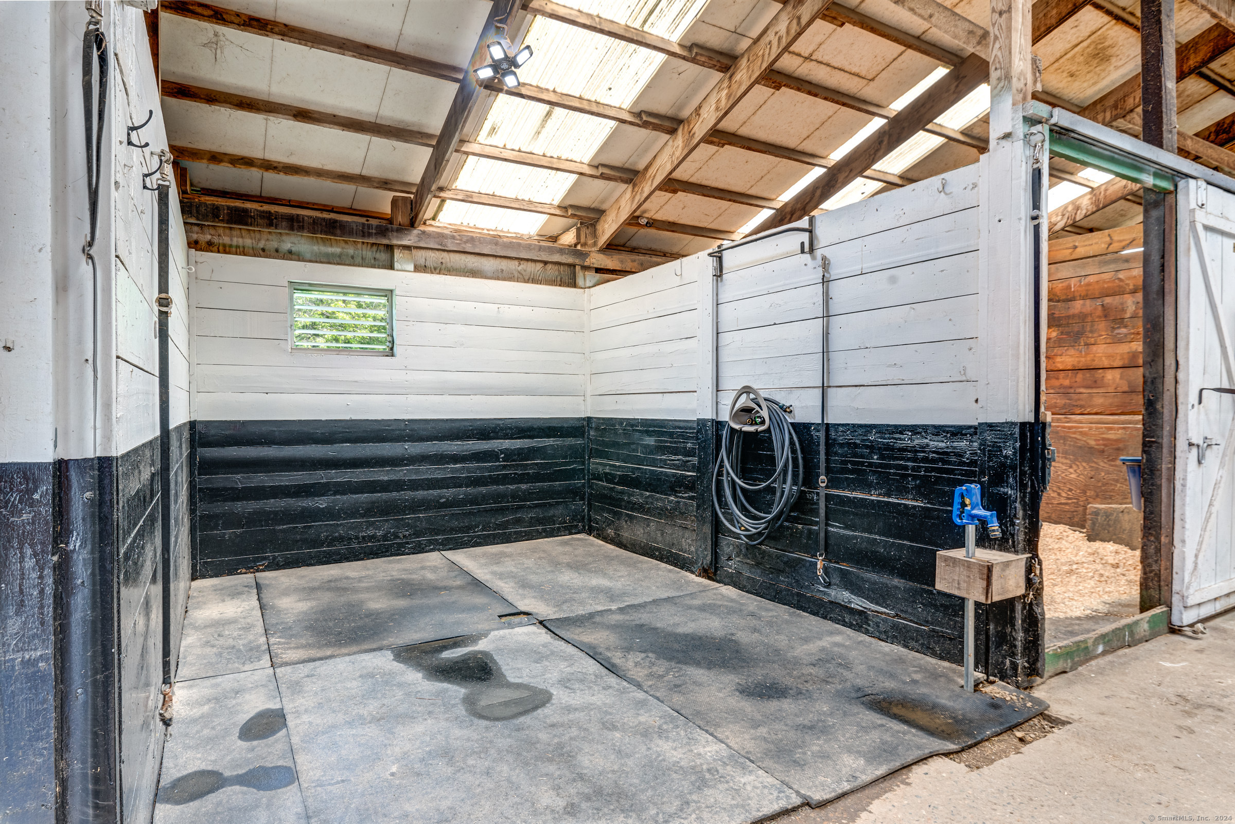 402 Perrin Road Woodstock, CT 06281 - Photo 29 of 40 a view of entryway