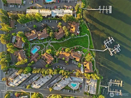 $1,135,000 | 17434 Northeast 40th Place, Unit C5, Redmond, WA 98052
